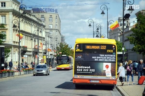 Kontekstowa reklama PGE na Busbackach AMS