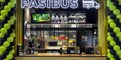 Pasibus serves its iconic burgers at Galeria Młociny in Warsaw