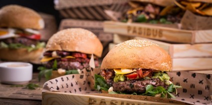 Burger każdego dnia do końca roku i inne aukcje - Pasibus wspiera WOŚP