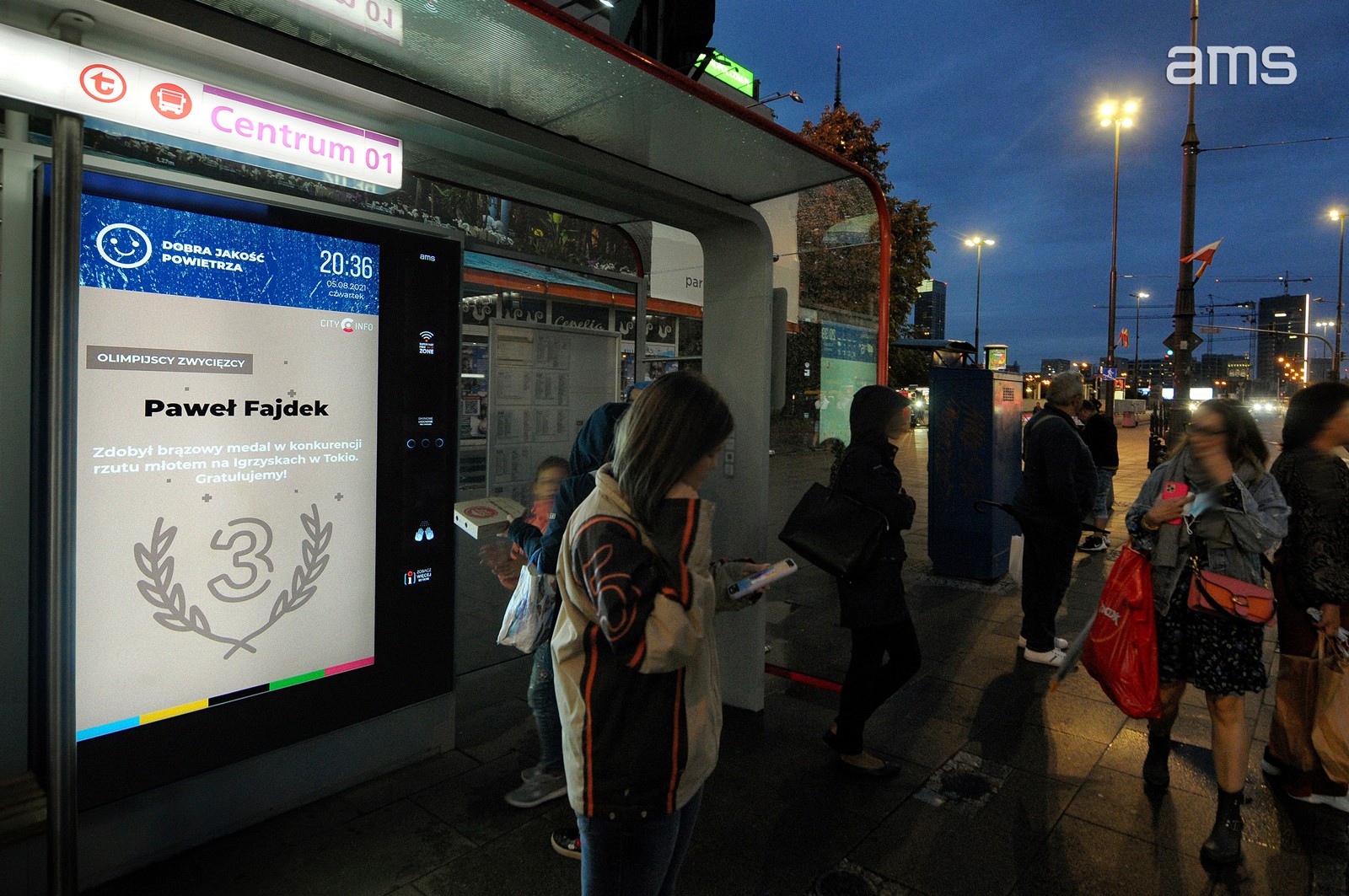Cyfrowe citylighty na przystankach w Warszawie