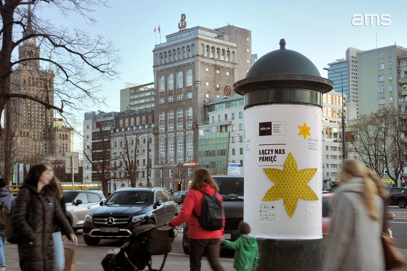 Akcja Żonkile Muzeum POLIN w niestandardowej kampanii na nośnikach AMS